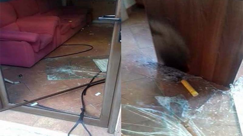 Πέταξαν πέτρες και καπνογόνο στα γραφεία του Σώρρα στη Λάρισα – ΦΩΤΟ