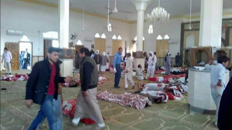 Σοκάρουν οι φωτογραφίες από το αιματοκύλισμα σε τζαμί στο βόρειο Σινά – Προσοχή σκληρές εικόνες