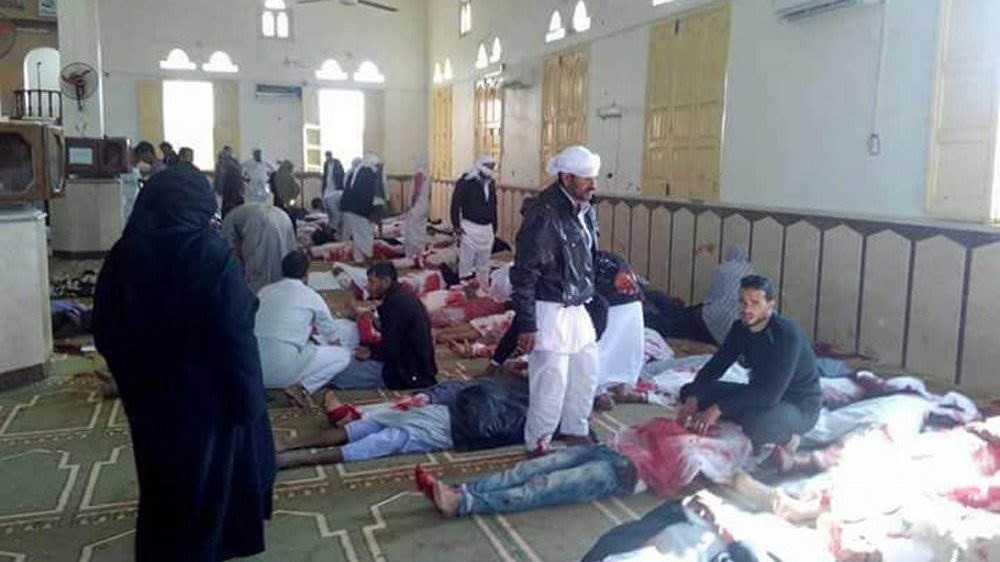 Εκατόμβη νεκρών από βομβιστική επίθεση σε τέμενος στο Σινά – Σοκαριστικές φωτογραφίες