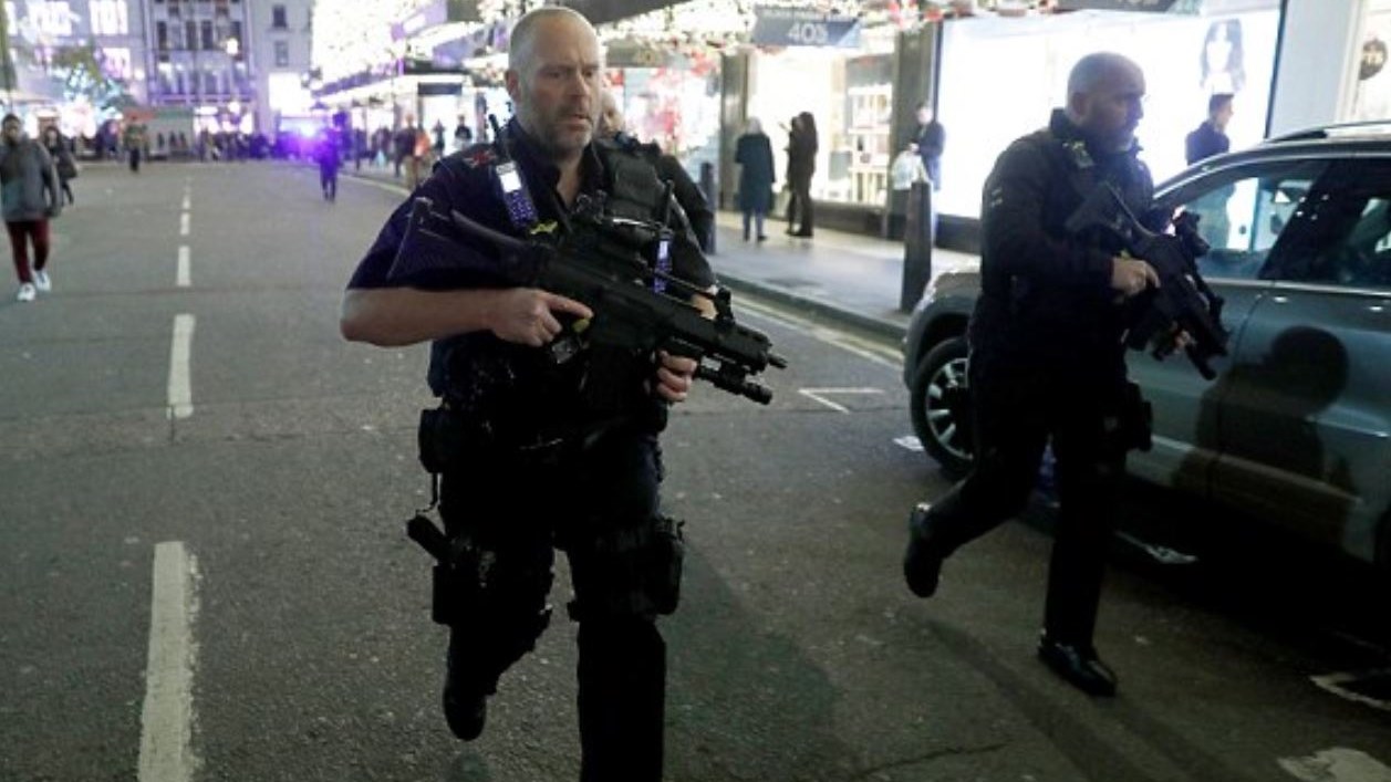 LIVE – Σε εξέλιξη η επιχείρηση της αστυνομίας στο Λονδίνο