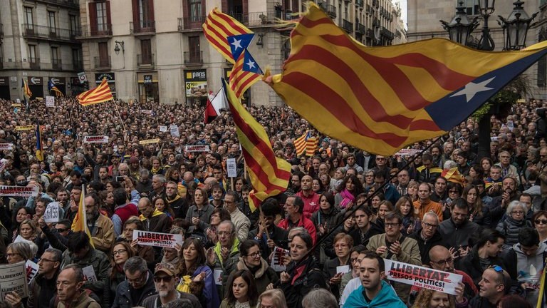 Στις Βρυξέλλες μεταφέρουν τον προεκλογικό αγώνα οι Καταλανοί αυτονομιστές