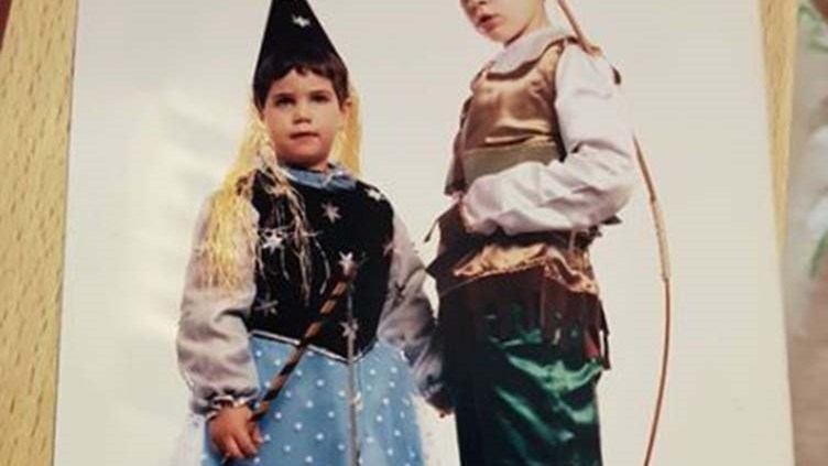 Ποια είναι σήμερα η …νεράιδα της φωτογραφίας;