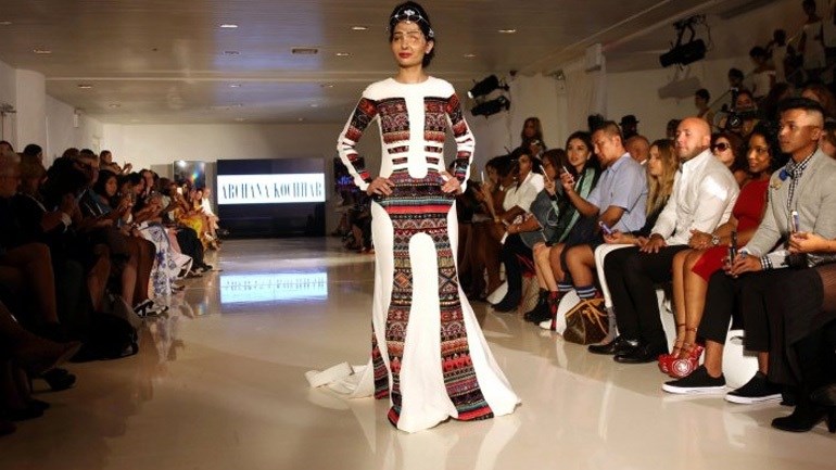 Γυναίκες που δέχθηκαν επίθεση με οξύ σε ρόλο μοντέλου