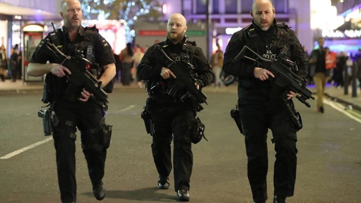 Ανακρίνονται δύο άνδρες για το χάος της Παρασκευής στο μετρό του Λονδίνου