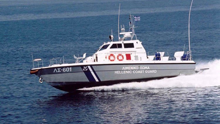 Γιγάντια επιχείρηση του Λιμενικού και εν πλω καταδίωξη για τη σύλληψη έμπορων ναρκωτικών από τη Αλβανία