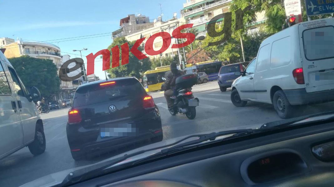 Εγκληματική αμέλεια – Παιδί σε μηχανάκι χωρίς κράνος – ΦΩΤΟ αναγνώστη