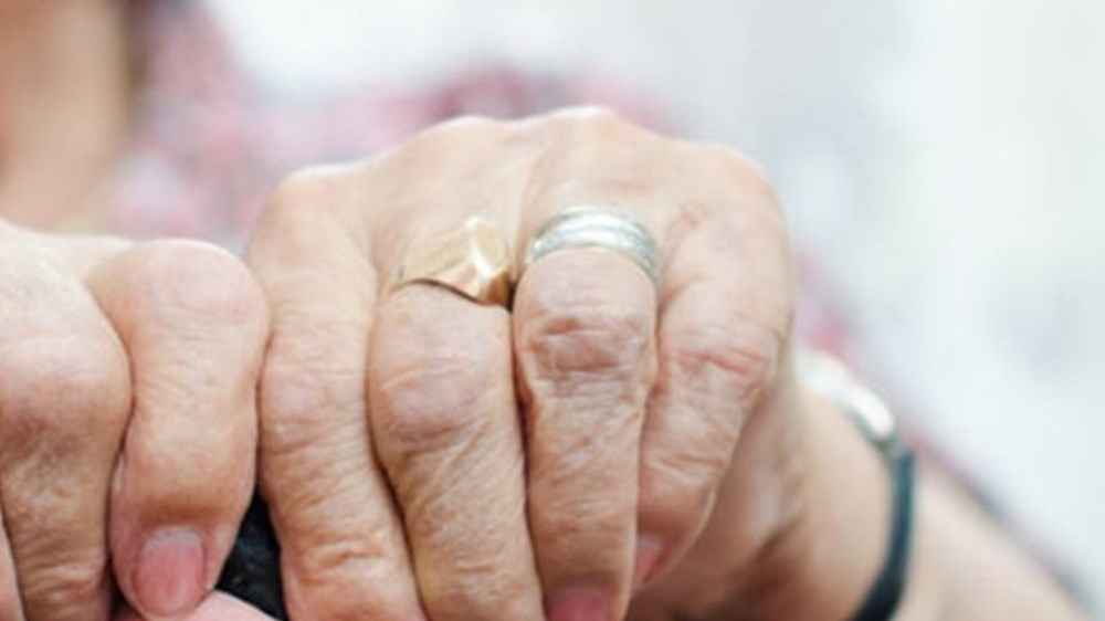 Παρανόμησε στα …γεράματα – Τι βρήκαν αστυνομικοί στο σπίτι ηλικιωμένης