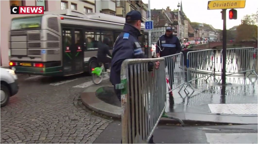 Χωρίς προηγούμενο τα μέτρα ασφαλείας στις Χριστουγεννιάτικες αγορές της Γαλλίας – ΒΙΝΤΕΟ