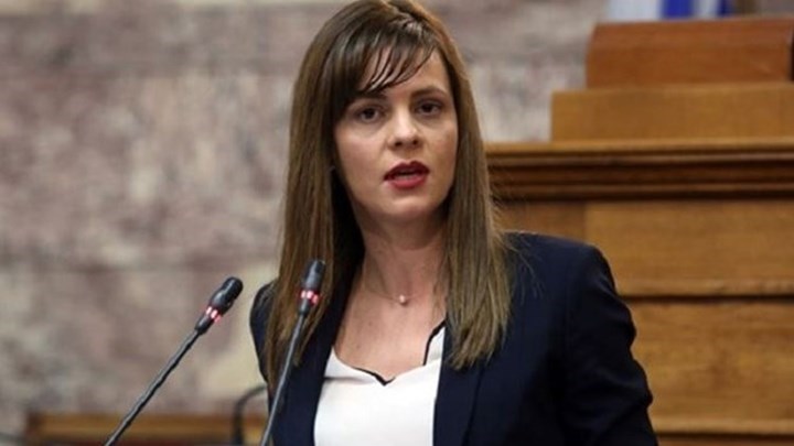 Αχτσιόγλου: Άνω των 500 ευρώ η μέση ενίσχυση του κοινωνικού μερίσματος