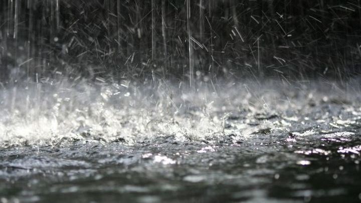 Έρχονται βροχές και καταιγίδες – Πού θα χιονίσει τη Δευτέρα