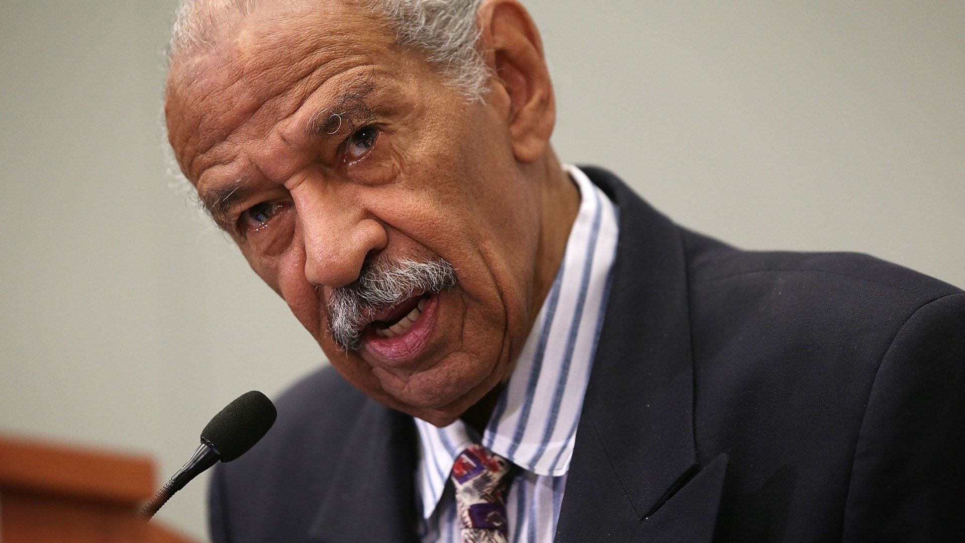 Τεράστιο σκάνδαλο στις ΗΠΑ: Παραιτήθηκε σημαίνον στέλεχος των Δημοκρατικών λόγω κατηγοριών για σεξουαλική παρενόχληση