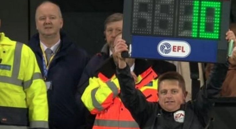 Οπαδός έγινε 4ος διαιτητής σε ματς στην Αγγλία και αποθεώθηκε – ΒΙΝΤΕΟ