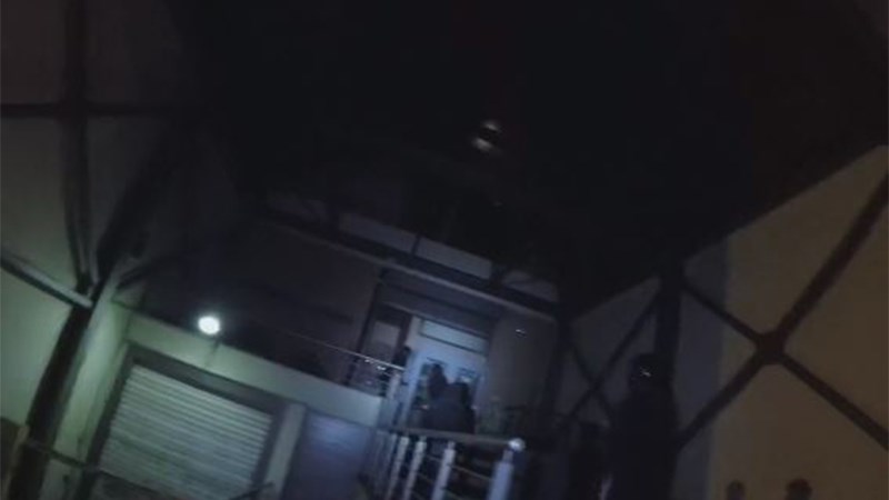 Καρέ καρέ η έφοδος του Ρουβίκωνα στην Περιφέρεια Αττικής – ΒΙΝΤΕΟ