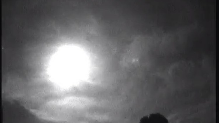 “Πύρινες μπάλες” στον ουρανό αναστάτωσαν Βρετανία και Γαλλία – ΦΩΤΟ – ΒΙΝΤΕΟ