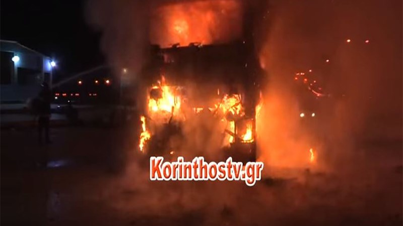 Συγκλονιστικές εικόνες από φωτιά που ξέσπασε σε λεωφορείο με 22 επιβάτες – ΦΩΤΟ – ΒΙΝΤΕΟ