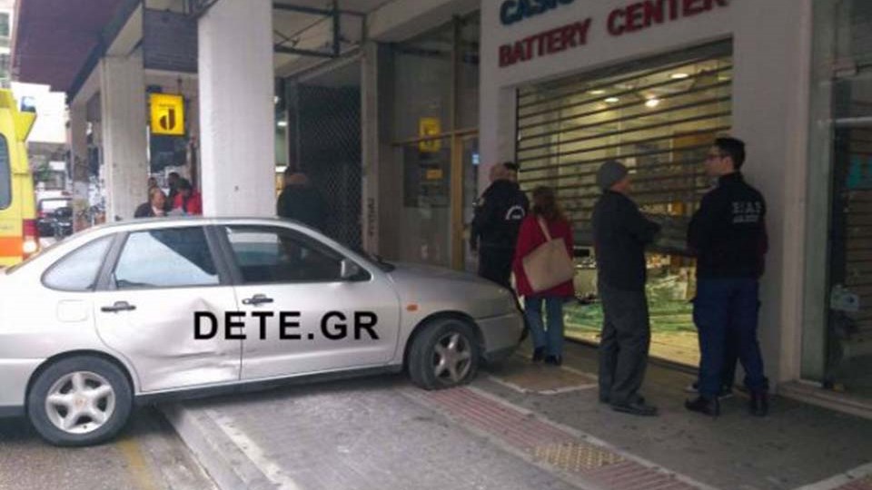 Αυτοκίνητο “πάρκαρε” μέσα σε …κατάστημα – ΦΩΤΟ