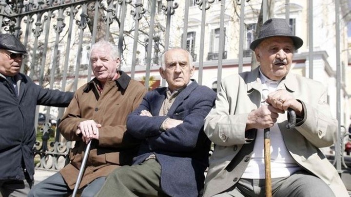 Aπό την Τετάρτη επιστρέφονται 295 εκατ. ευρώ στους συνταξιούχους