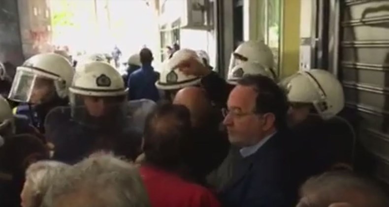 Ένταση στη συγκέντρωση κατά των πλειστηριασμών