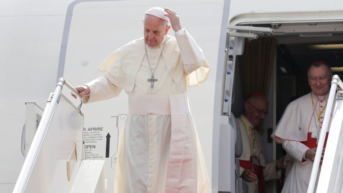 Ο Πάπας Φραγκίσκος στη Μιανμάρ εν μέσω γενοκτονίας των Ροχίνγκια και ανησυχίας για τους καθολικούς