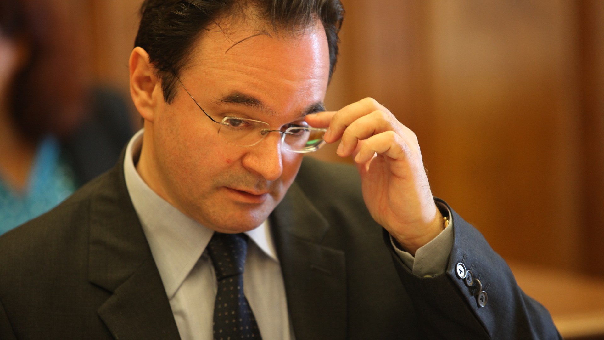 Η απάντηση Παπακωνσταντίνου στον Τσίπρα για τον Τζον Σφακιανάκη