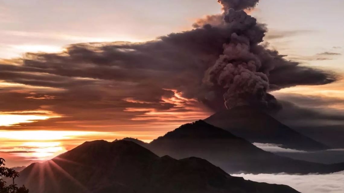 Έλληνας πρέσβης στην Ινδονησία: Εάν χρειαστεί η εκκένωση θα γίνει μέσω θαλάσσης – BINTEO