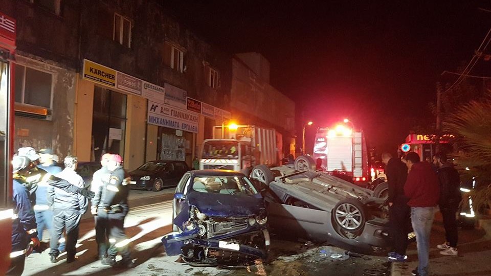 Ατύχημα με εγκλωβισμένο στο κέντρο της πόλης – ΦΩΤΟ