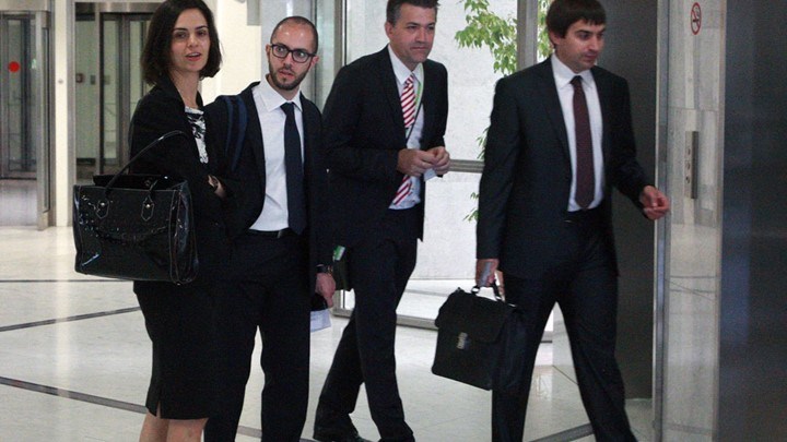 Σε εξέλιξη βρίσκεται η συνάντηση κυβερνητικών αξιωματούχων με την τρόικα
