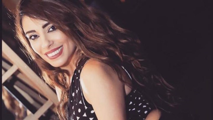 Σάλος για τη φωτογραφία με το αναποδογυρισμένο αυτοκίνητο που ανέβασε η Αρναούτη στο Facebook