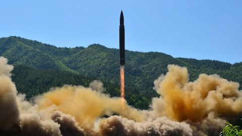 Στην ΑΟΖ της Ιαπωνίας έπεσε ο πύραυλος που εκτόξευσε η Βόρεια Κορέα