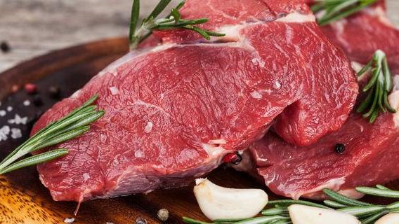 Το κόλπο για να ξεπαγώσετε το κρέας μέσα σε… 15 λεπτά