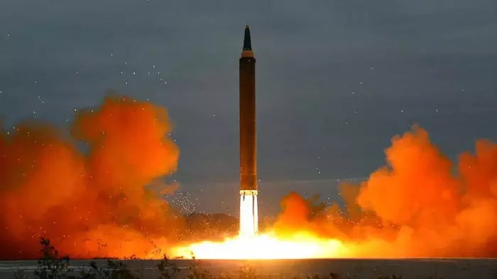 Βόρεια Κορέα: Επιτυχής η εκτόξευση πυραύλου, είμαστε πυρηνική δύναμη πλέον – BINTEO