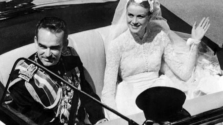 Οι διασημότητες που παντρεύτηκαν γαλαζοαίματους