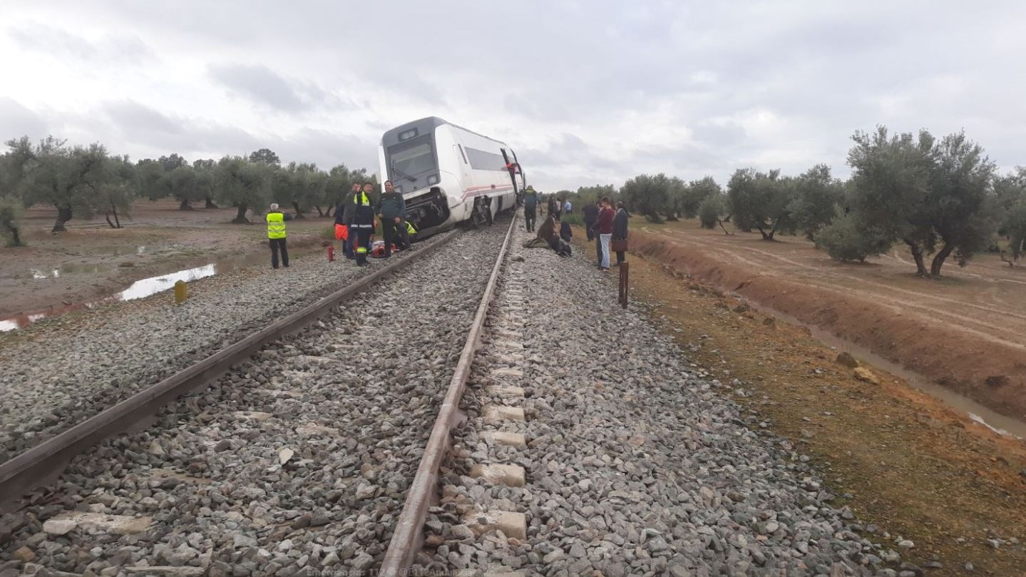 Εκτροχιασμός τρένου στην Ισπανία – Αναφορές για 27 τραυματίες – ΤΩΡΑ