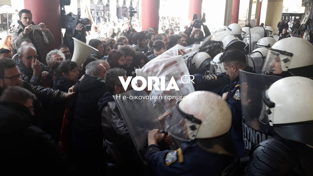 Επεισόδια στη Θεσσαλονίκη για τους πλειστηριασμούς – ΒΙΝΤΕΟ