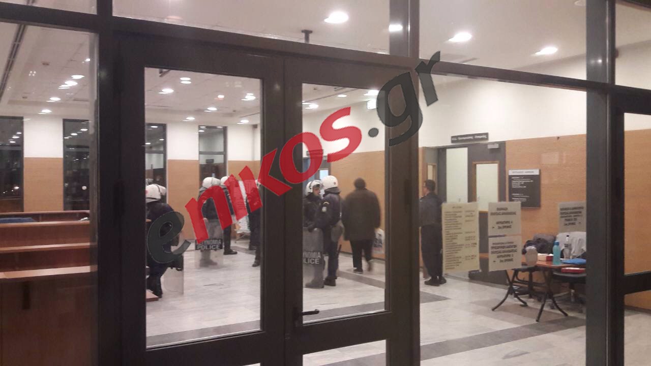 Αποχώρησαν από το Ειρηνοδικείο οι διαδηλωτές – ΦΩΤΟ – ΤΩΡΑ