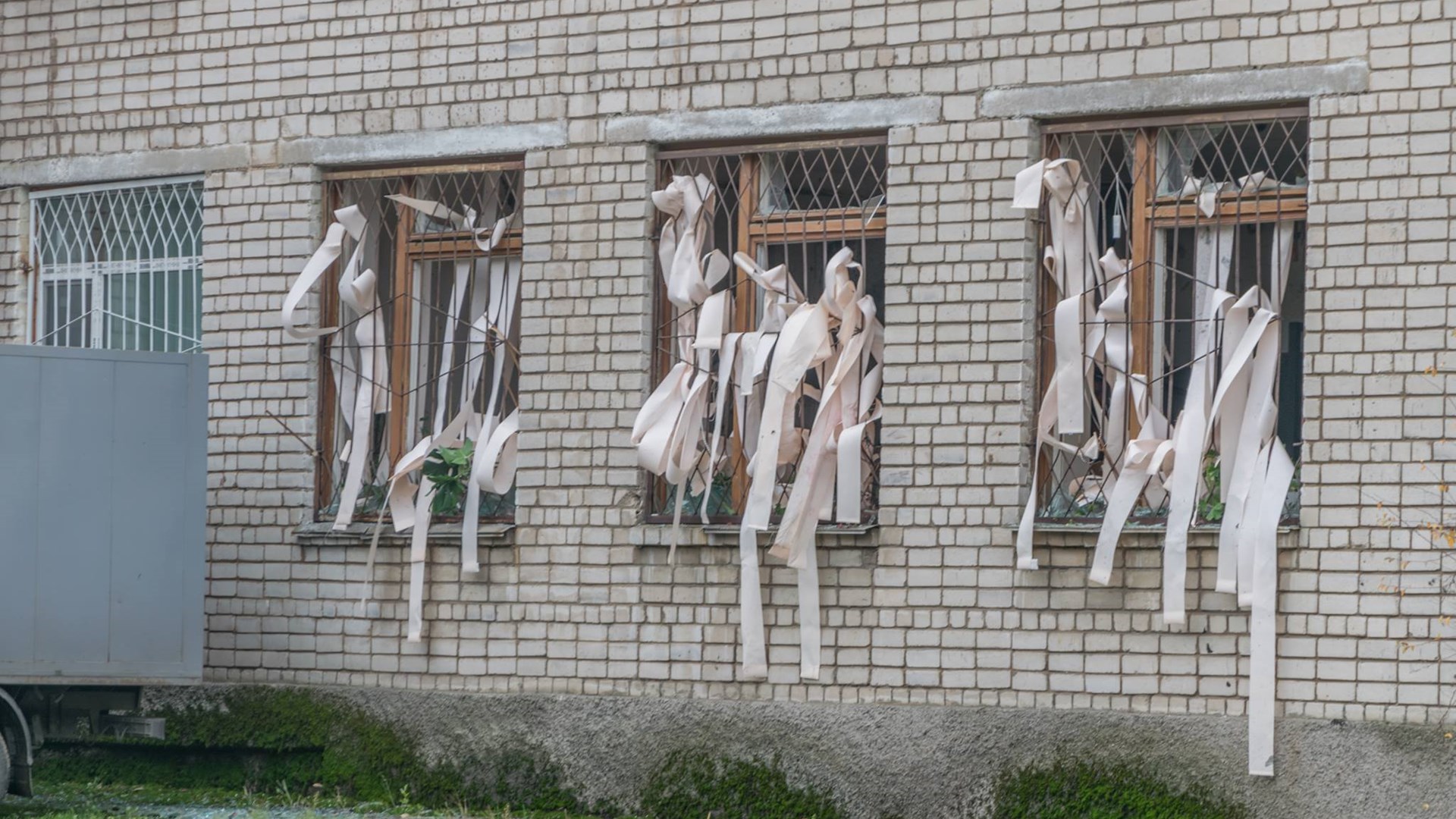 Σοκ στην Ουκρανία: Πέταξε χειροβομβίδες μέσα σε δικαστήριο – Δύο νεκροί – ΒΙΝΤΕΟ – ΦΩΤΟ