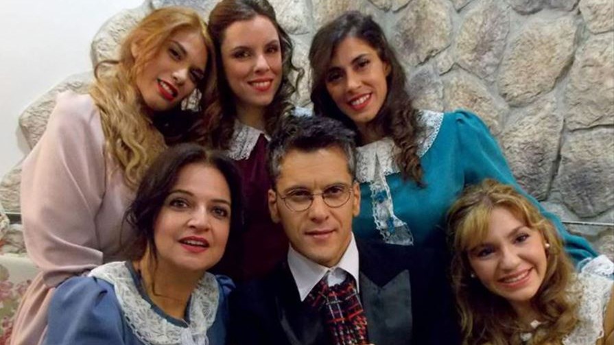 Γλυκό φιλί από υπέροχες «Μικρές κυρίες»