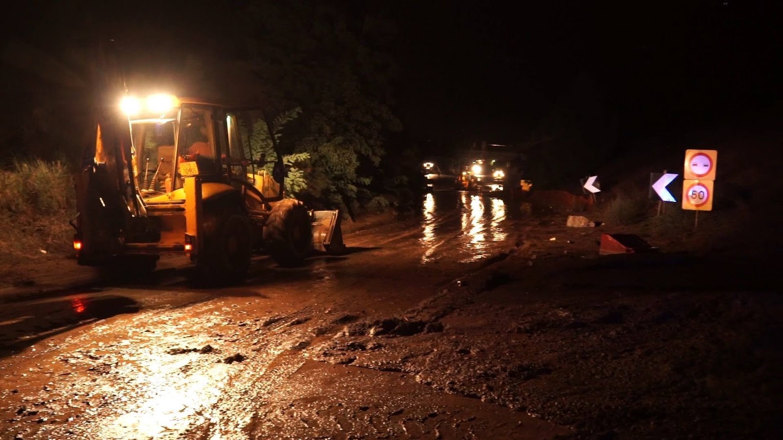 Ξεκίνησε η κακοκαιρία –  Καλώδια της ΔΕΗ πήραν φωτιά από πτώση δέντρου στα Ιωάννινα