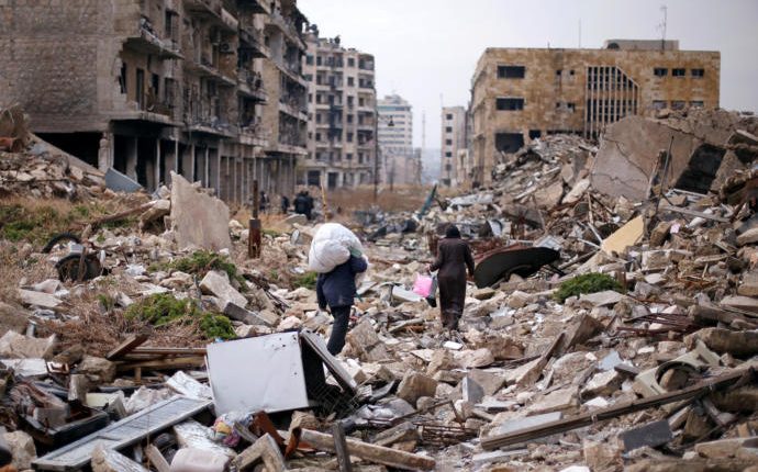 Συρία – Τουλάχιστον 50 άμαχοι νεκροί σε βομβαρδισμούς από την Παρασκευή