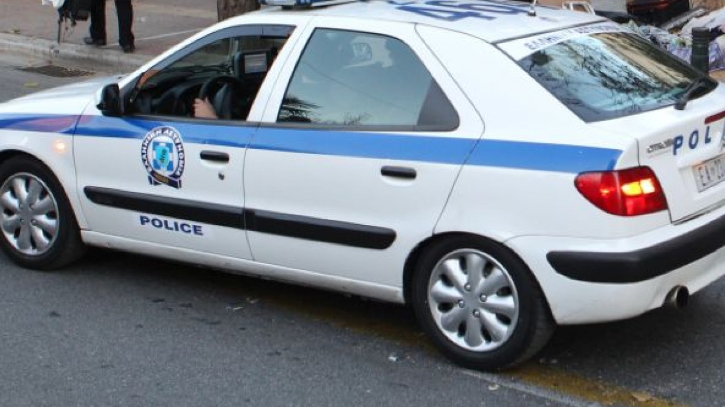 Ηράκλειο – 50χρονος εισέβαλε σε αστυνομικό τμήμα και έλουσε αστυνομικούς με βενζίνη