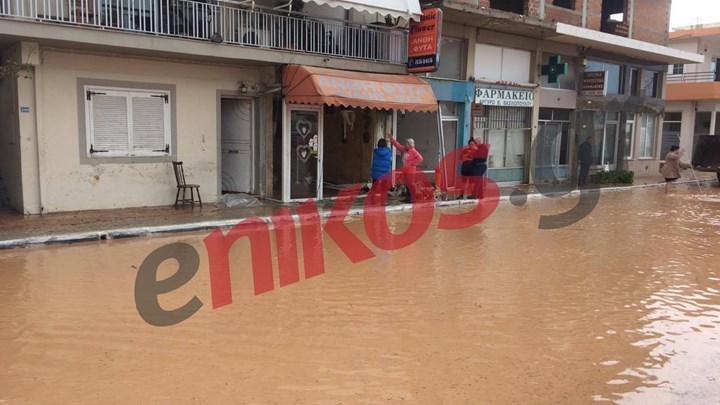 Άρχισαν οι πρώτες εκταμιεύσεις των 5.000 ευρώ στους πλημμυροπαθείς της Δυτικής Αττικής