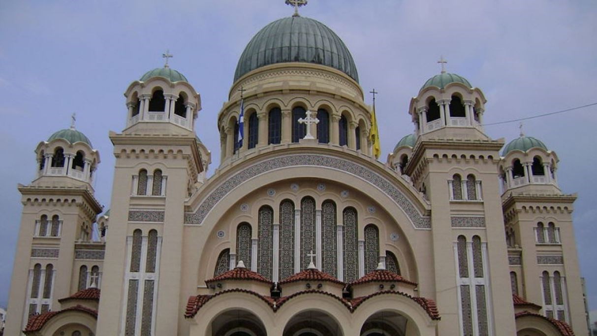 Τετράποδο … τάμα στέλνει ιερέα στα δικαστήρια