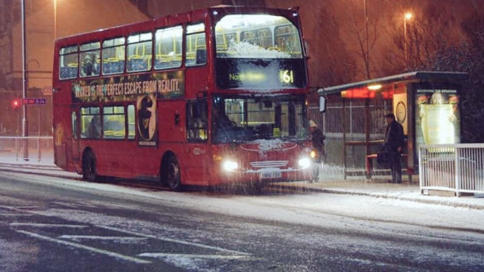 Τα πρώτα χιόνια σε Παρίσι και Λονδίνο – BINTEO