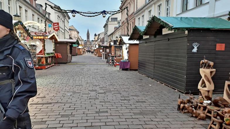 Συναγερμός στη Γερμανία – Εκκενώνεται χριστουγεννιάτικη αγορά στο Πότσνταμ – ΤΩΡΑ