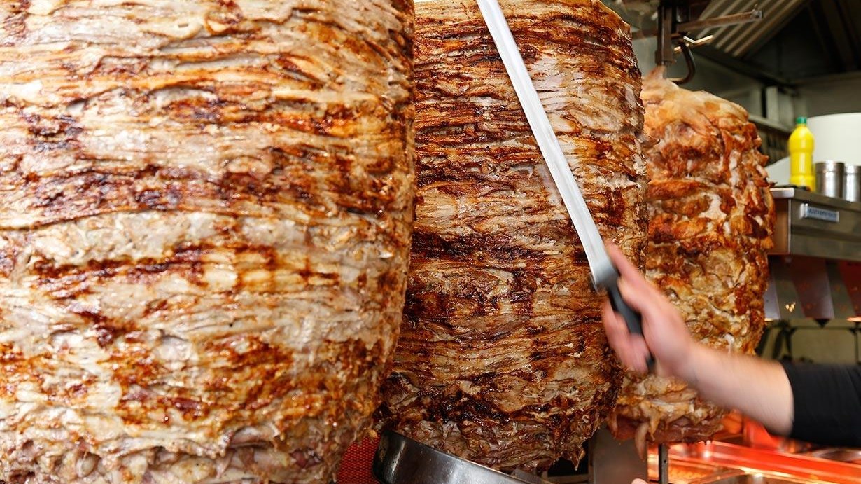 Οι Βρυξέλλες διαβεβαιώνουν: Δεν σας… κόβουμε το σουβλάκι!