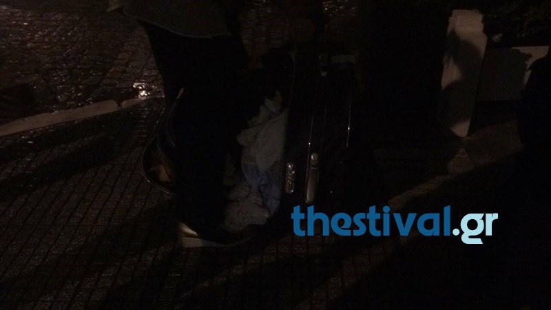 Βαλίτσα με ρούχα σήμανε συναγερμό στο κέντρο της Θεσσαλονίκης – ΒΙΝΤΕΟ