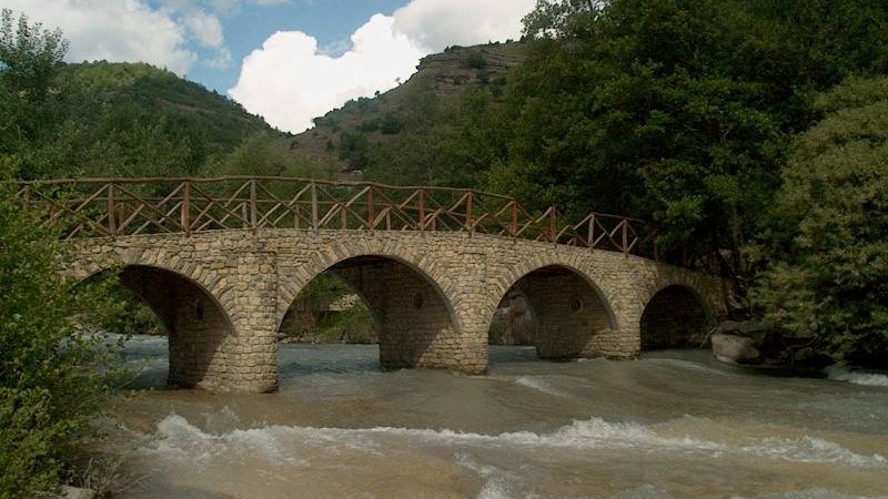 Έκλεισε επαρχιακός δρόμος στην Καστοριά – Σε επιφυλακή οι Αρχές για τον Αλιάκμονα