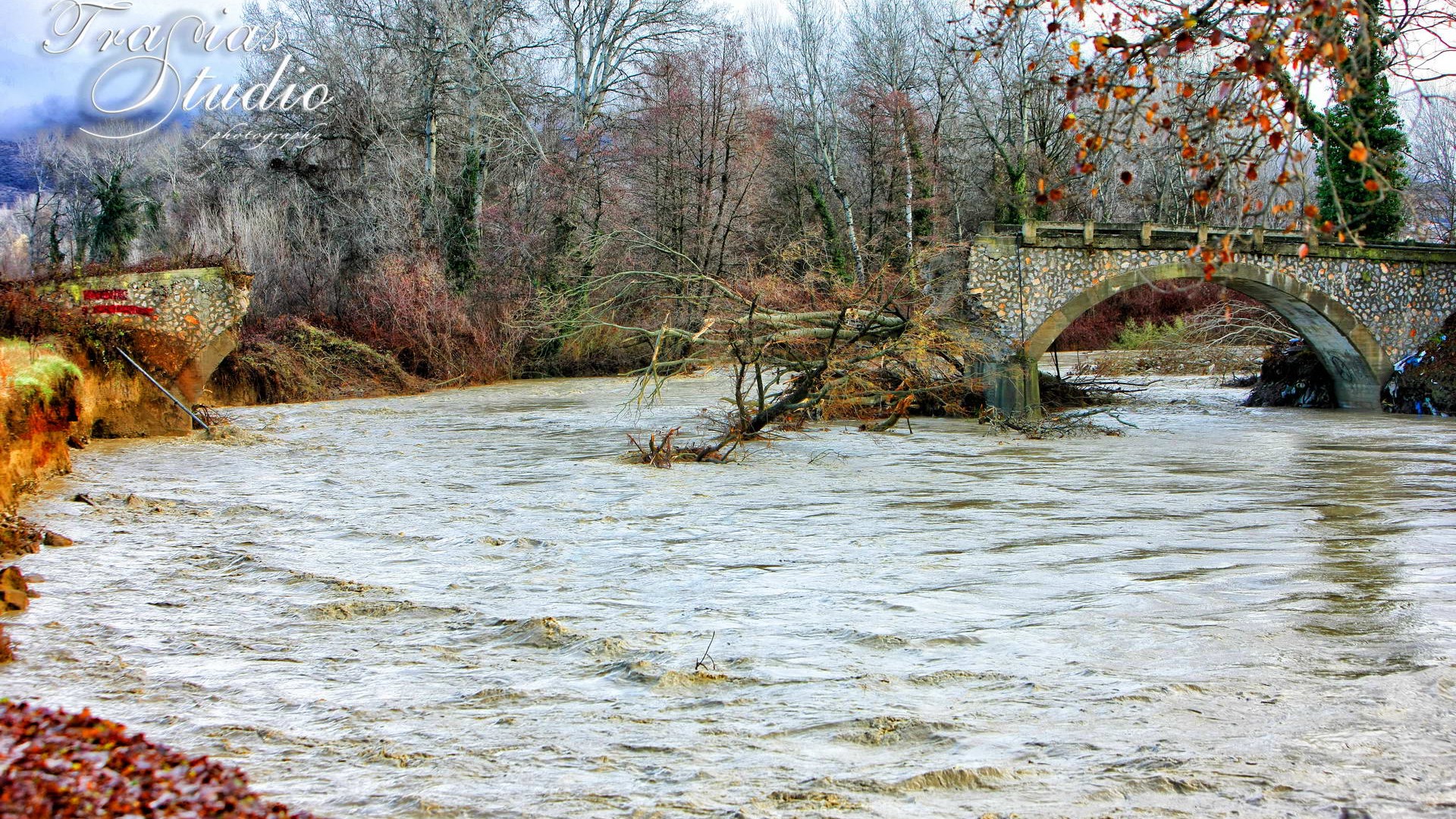 Η καταιγίδα γκρέμισε το ιστορικό γεφύρι της Πόριας στην Καστοριά – ΦΩΤΟ ΚΑΙ ΒΙΝΤΕΟ