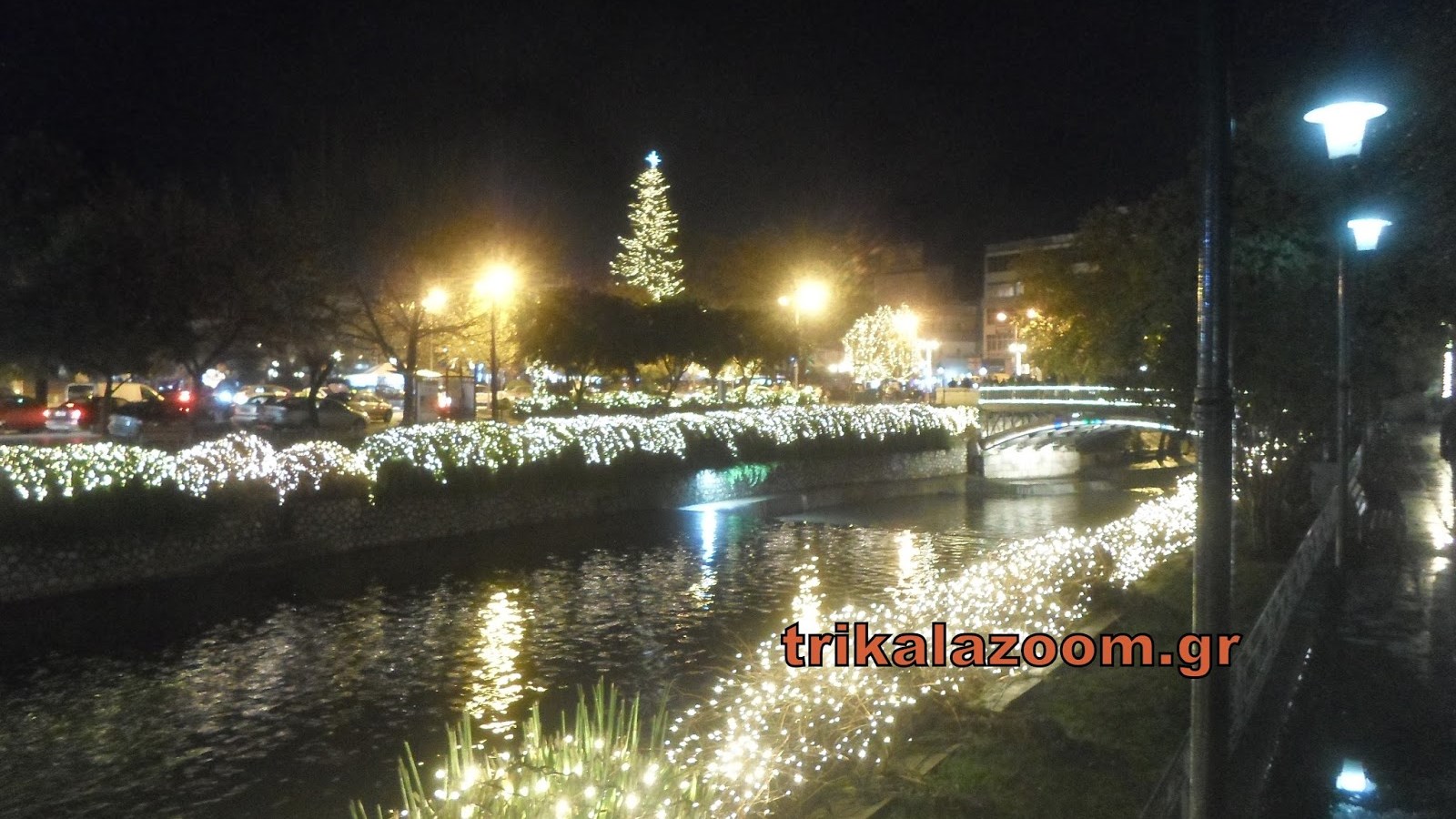 Στα γιορτινά ντύθηκαν τα Τρίκαλα με φαντασμαγορικό σόου – ΦΩΤΟ ΚΑΙ ΒΙΝΤΕΟ