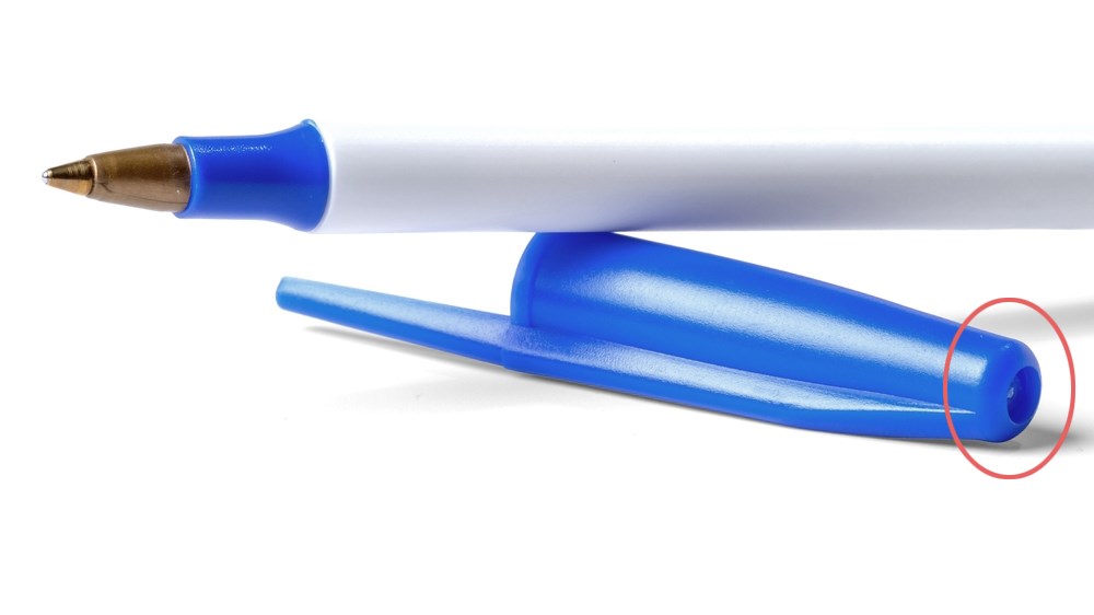 Γιατί τα καπάκια των στυλό έχουν αυτή την τρύπα;